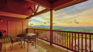 Condo, Multiple Beds, Patio, Mountain View (Sugar Sky) | Outdoor dining