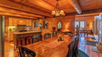 Cabin, Multiple Beds, Hot Tub, Mountain View (Black Bear Lodge) | Dining