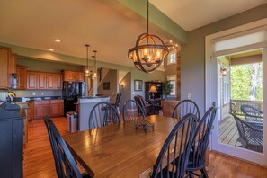 Condo, Multiple Beds, Pool Access, Mountain View (Bear Crossing at Echota) | Dining