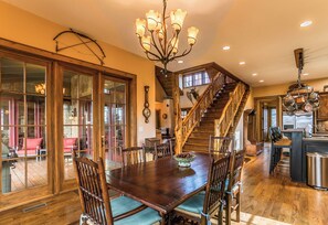 Dining - Elk Camp Lodge (Newland)