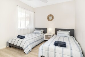4 bedrooms, WiFi, bed sheets
