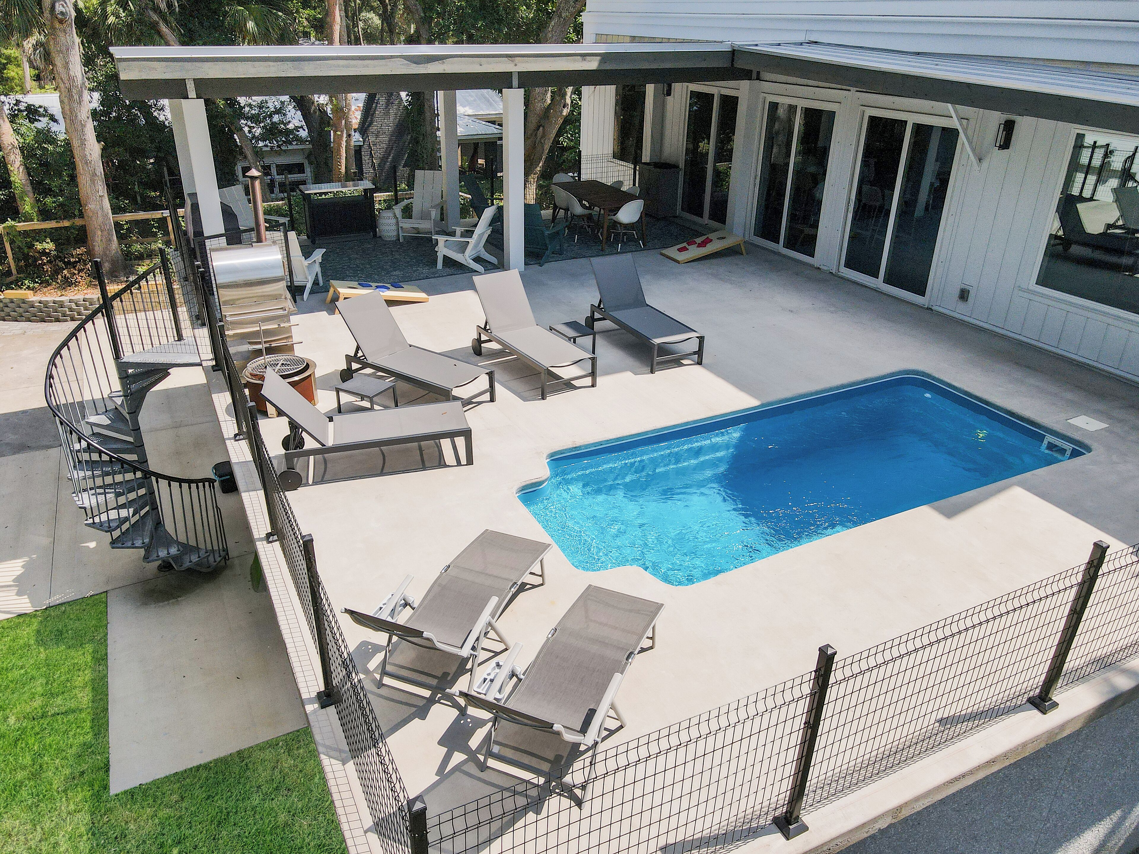 NEWLY RENOVATED/FURNISHED-Dog friendly, Plunge Pool, Shuffleboard table