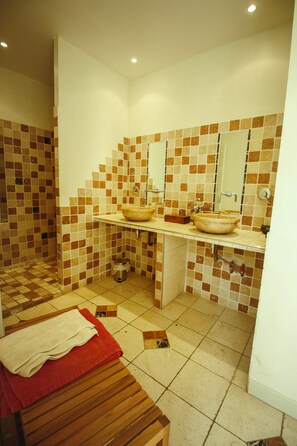 Familien-Suite, Nichtraucher, eigenes Bad | Badezimmer