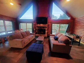 Smart-TV, Kamin, Tischfußball, Tischtennisplatte