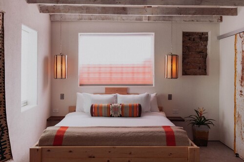 Entire Private Boutique Motel w Courtyard + Sauna!