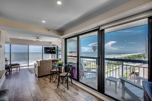 Smart TV, DVD player, stereo - Spacious 1 Bedroom near the Beach (Myrtle Beach)