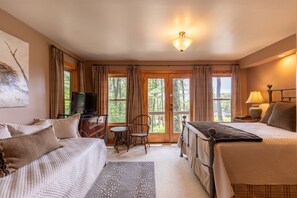 House, Multiple Beds, Hot Tub, Mountain View (Altitudes Attitude) | 2 bedrooms, individually decorated, individually furnished, bed sheets