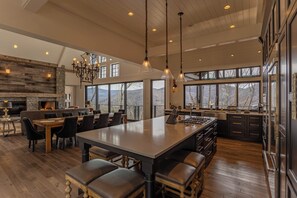 Ferienhaus, Mehrere Betten, Whirlpool, Bergblick (Bouldercrest at Eagles Nest) | Speisen