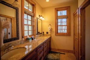 Bathroom - Elk's Roost at The Farm in Banner Elk (Banner Elk)