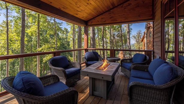 Ferienhaus, Mehrere Betten, Terrasse, Bergblick (MountainAire at Eagles Nest) | Unterkunftsgelände