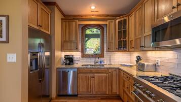 House, Multiple Beds, Patio, Mountain View (Crystal Mountain Lodge) | Private kitchen | Coffee/tea maker