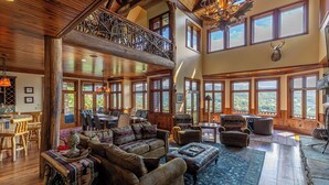 منزل - عدة أسرّة - بمغطس ساخن - منظر للجبل (Overlook Estate in The Farm) | من طقة المعيشة | مدفأة