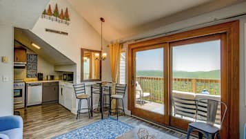 Condo, Multiple Beds, Patio, Mountain View (Top Of Seven) | Interior