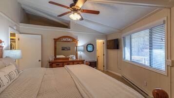 Condo, Multiple Beds, Patio, Mountain View (Sugar Mountain Serenity) | 3 bedrooms, individually decorated, individually furnished, bed sheets