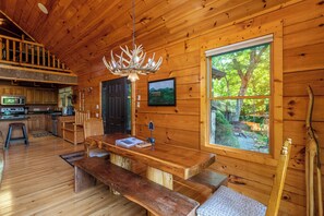 Cabin, Multiple Beds, Hot Tub, Mountain View (Azalea Hill) | Dining