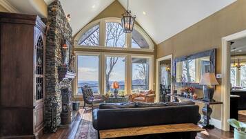 Rumah, Beberapa Tempat Tidur, patio, pemandangan gunung (View House) | Area keluarga | Perapian