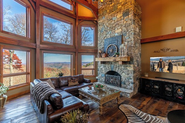 Living area - Bailey's Creek Lodge (Lenoir)