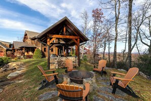 Property grounds - Bailey's Creek Lodge (Lenoir)
