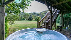 Outdoor spa tub - Andrews River Haven (Fleetwood)