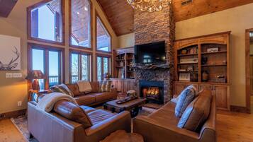 Kabin, Beberapa Tempat Tidur, hot tub, pemandangan gunung (Buckhorn Lodge) | Area keluarga | Perapian