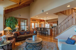 Condo, Berbilang Katil, Hot Tub, Mountain View (B Rock Ridge at Echota) | Ruang tamu | Pendiangan 