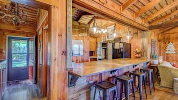 Rumah, Beberapa Tempat Tidur, patio, pemandangan gunung (Pisgah Heights) | Tempat makan