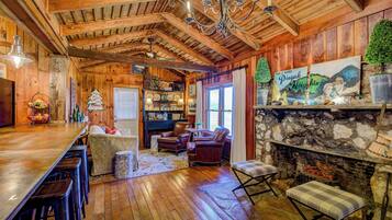 Rumah, Beberapa Tempat Tidur, patio, pemandangan gunung (Pisgah Heights) | Interior