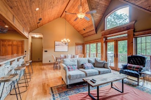 House, Multiple Beds, Hot Tub, Mountain View (The Bird's Nest at Sugar Mountain) | Living area | Fireplace - The Bird's Nest at Sugar Mountain (Banner Elk)