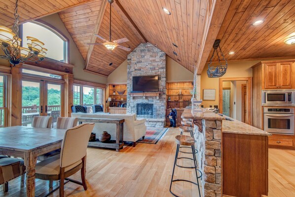 Ferienhaus, Mehrere Betten, Whirlpool, Bergblick (The Bird's Nest at Sugar Mountain) | Innenbereich