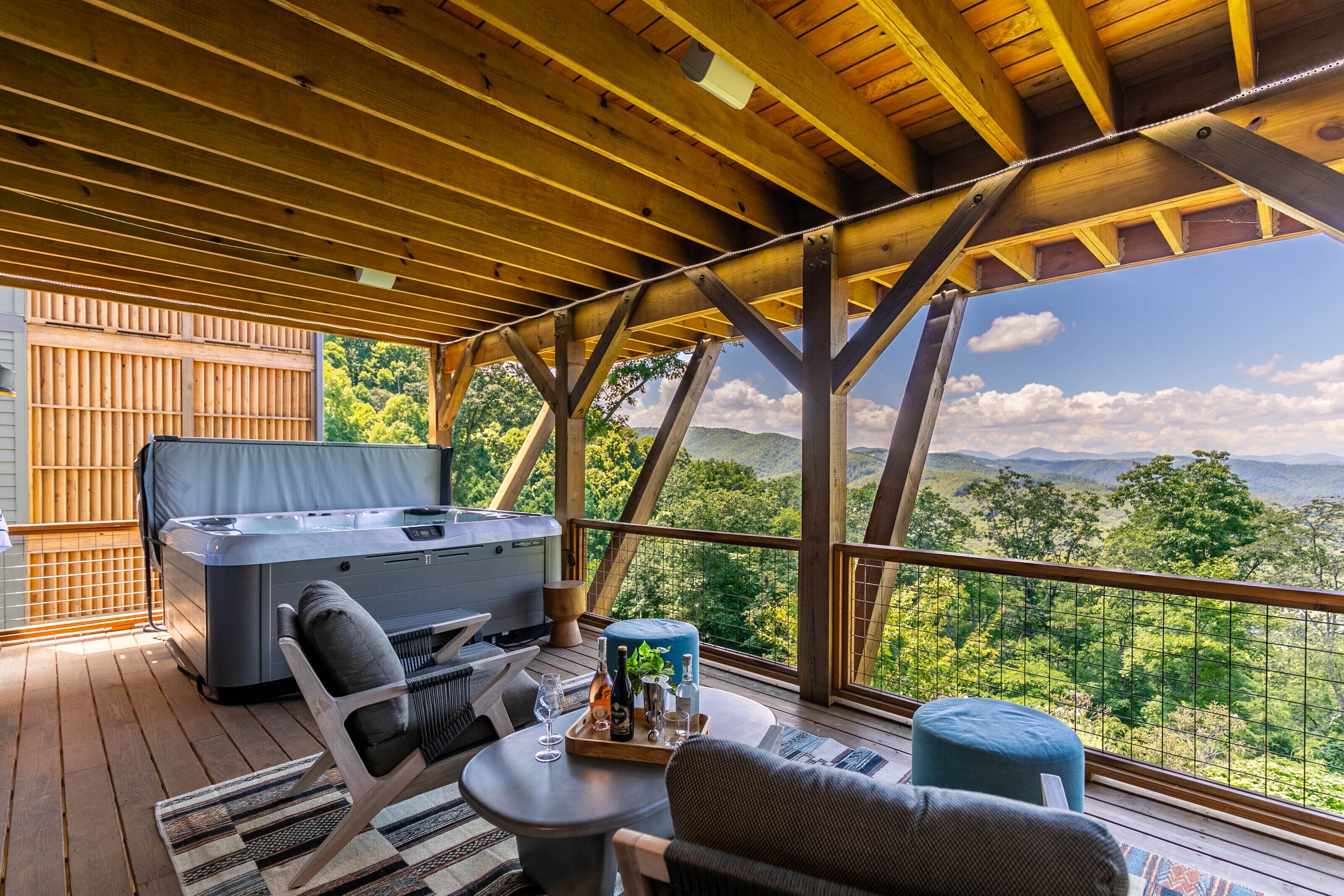 Nhà, nhiều giường, bồn tắm nước nóng, quang cảnh núi (The Overlook at Blue Ridge Mountain) | Hiên