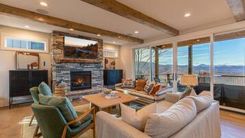 House, Berbilang Katil, Hot Tub, Mountain View (The Overlook at Blue Ridge Mountain) | Ruang tamu | Pendiangan