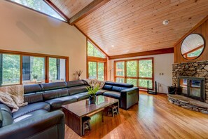 House, Multiple Beds, Patio, Mountain View (Deerwood Manor) | Living area | Fireplace - Deerwood Manor (Vilas)