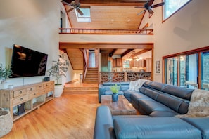 House, Multiple Beds, Patio, Mountain View (Deerwood Manor) | Living area | Fireplace - Deerwood Manor (Vilas)