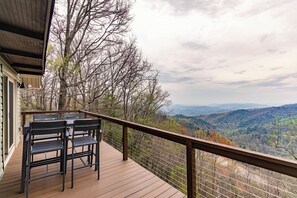Casa, diversos llits, banyera d'hidromassatge, vistes a la muntanya (Calling Me Home) | Servei de restauració a l'aire lliure