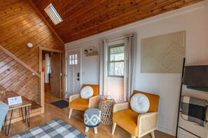 Hus - flera sängar - bubbelpool - utsikt mot bergen (Calling Me Home) | Interiör