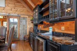 Private kitchen - The Cedar Wood Lodge (Vilas)