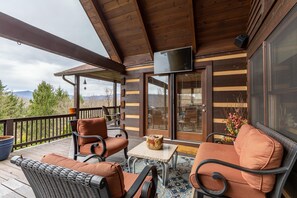 Cabin, nhiều giường, bồn tắm nước nóng, quang cảnh núi (The Cedar Wood Lodge) | Quang cảnh ban công