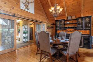 In-room dining - The Cedar Wood Lodge (Vilas)