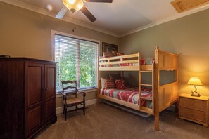 บ้านพัก, หลายเตียง, อ่างน้ำร้อน, วิวภูเขา (Homestead Lodge at Eagles Nest ) | 6 ห้องนอน, ห้องพักตกแต่งอย่างมีเอกลักษณ์, ตกแต่งพิเศษโดยเฉพาะ