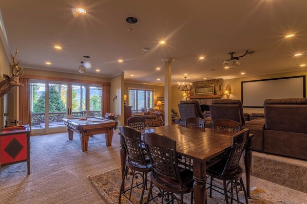 Games room - Homestead Lodge at Eagles Nest (Banner Elk)