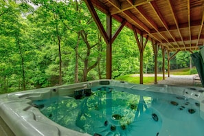 Nhà, nhiều giường, bồn tắm nước nóng, quang cảnh núi (The Guf) | Bồn tắm spa ngoài trời