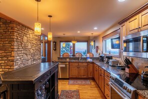 House, Multiple Beds, Hot Tub, Mountain View (Aspen Memories) | Private kitchen - Aspen Memories (Blowing Rock)