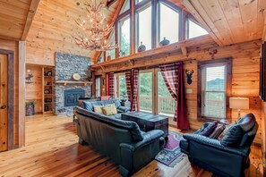 Ferienhütte, Mehrere Betten, Whirlpool, Bergblick (1 Awesome Skyview) | Wohnbereich | Kamin