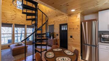 Nhà, 1 giường cỡ queen và sofa giường, sân hiên, quang cảnh núi (Retreat at Riverbend) | Nội thất