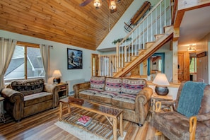 Huis, Meerdere bedden, terras, uitzicht op bergen (Sunrise with Grandfather) | Woonruimte | Een open haard