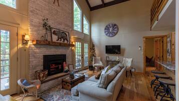 House, Multiple Beds, Hot Tub, Mountain View (Fern Leaf Lodge) | Living area | Fireplace
