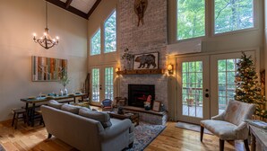 Interior - Fern Leaf Lodge (Banner Elk)
