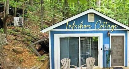 Cottage by the lakeshore with a private hot tub!
