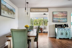 Interior - The Hideaway | BBQ & Fenced Yard | Fast WIFI (Largo)