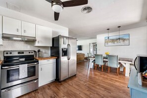 Fridge, microwave, oven, stovetop - The Hideaway on 4th –  2/1, Fenced Yard, W/D, Wifi (Largo)